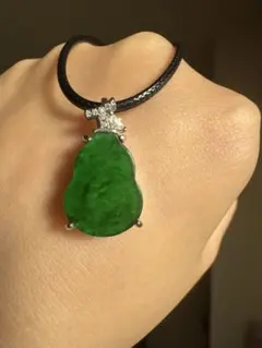 本翡翠、満陽緑花咲冨貴ネックレス - メルカリ
