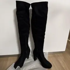 ニーハイブーツ