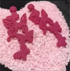 44★未使用★ピアスキャッチ★シリコン★バタフライ★マゼンタ