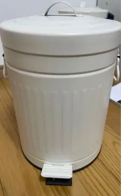 ニトリゴミ箱販売終了商品ホワイト ペダル式ごみ箱