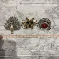 ブローチ