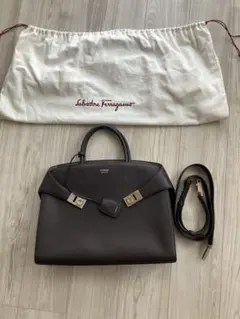 【極美品】フェラガモ 新アイコン Hug ハグ 2WAYバッグ