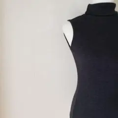 ターレディース トルネックノースリーブニット ブラック