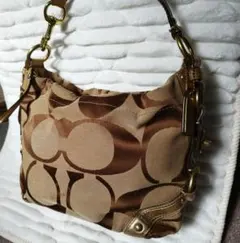 COACH　ショルダーバッグ　ワンショルダー　シグネチャー　金具ゴールド