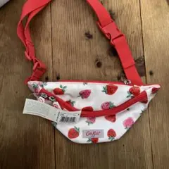 Cath Kids いちご柄 ボディバッグ　にじみあり