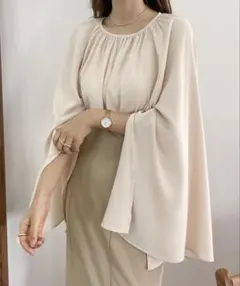 Louere フレアスリットスリーブブラウス