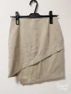 ポンチ素材スカート