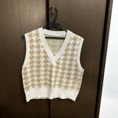 ホワイト・ベージュ チェック柄 ニットベスト