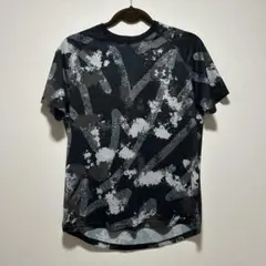 アンダーアーマー 総柄 Tシャツ メンズS ブラックのサムネイル