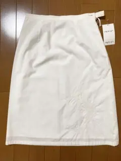 【新品未使用】インディヴィ INDIVI 刺繍 白スカート Mのサムネイル