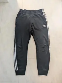 adidas トレフォイル ジャージ パンツ 黒