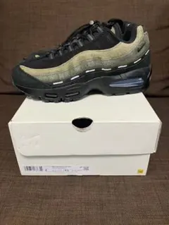 UNDEFEATED Nike Air Max 95 Medium Oliveのサムネイル