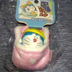 ドラえもん　おやすみPVCフィギュア　キーホルダー　ピンク