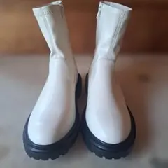 アイボリー 厚底ショートブーツ ジッパー付き　美品