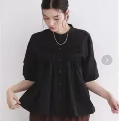 フロントピンタック 半袖ブラウス ブラックのサムネイル
