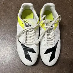 Diadora サッカートレーニングシューズ ホワイト イエロー 27cmのサムネイル