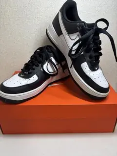 NIKE AIR FORCE 1 ブラック ホワイトのサムネイル