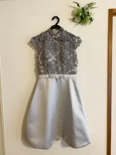 【美品】お花可愛いシルバー　フォーマルワンピース　パーティ　デート　Mサイズ