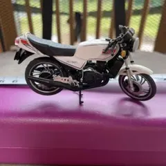 Yamaha RZ250 ミニチュアフィギュアプラモデル。