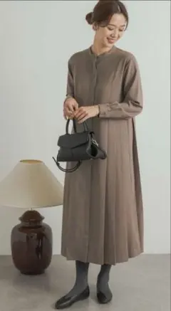 新品、未使用　アーバンリサーチ　サイドプリーツ切替ワンピース　ベージュ