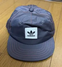 未使用　adidas ダークグレーキャップのサムネイル