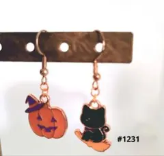 いたずら黒猫ちゃんのハロウィンピアス - メルカリ