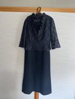 黒のレース付きワンピーススーツ　礼服