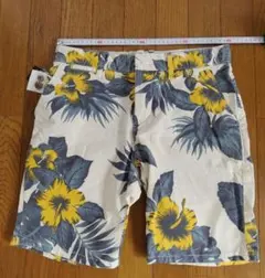 Quiksilver ハイビスカス柄ショートパンツのサムネイル