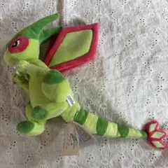 ポケモン　フライゴン　ぬいぐるみ　全長30㌢　三英貿易