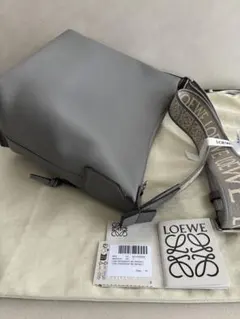 極美品ロエベ LOEWEレザー CUBIクロスボディ ショルダーバッグ グレーのサムネイル
