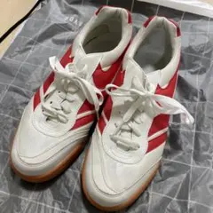 未使用　体育館シューズ　26cm レッド　可愛い　かっこいい