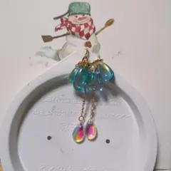水色に光るイヤリング