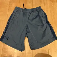 Under Armour グレー ショートパンツ