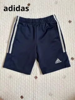 adidas ネイビー ハーフパンツ