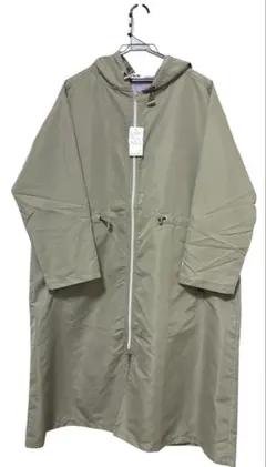 フィラ　軽量フーディーコート　タグ付き