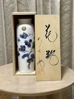 叙勲記念品　官窯染付　花瓶　富士山　宮内庁御用達　皇室紋章　花台 Amazon.co.jp: 官窯染付 深川製磁 富士 花器 花瓶 宮内庁御用達