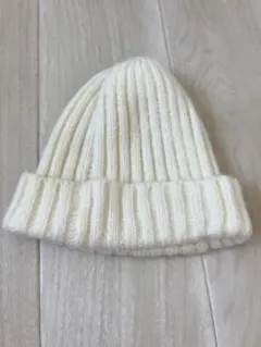 クリームホワイト ニット帽 リブ編み　白　ホワイト