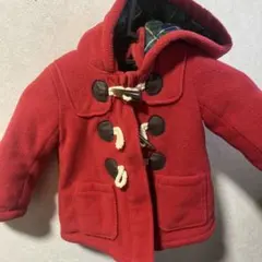 赤いフリースダッフルコート