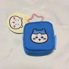 ちいかわ カラビナつき刺繍スクエアミニポーチ ハチワレ
