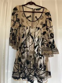 TOP SHOP 花柄刺繍シースルーチュニック 五分袖