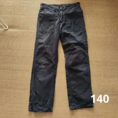 140サイズ　黒の長ズボン　シンプル　合わせやすい