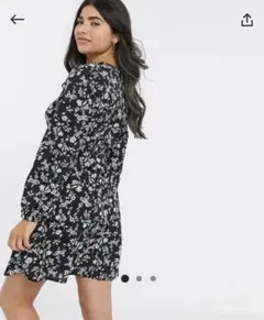 日本未入荷！　花柄ひざ丈ワンピース