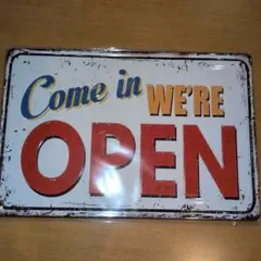 ヴィンテージ風 ブリキ看板 Come in WE'RE OPEN　エンボス角型