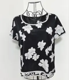 【美品】レオナール 花柄トップス ブラック×ホワイト 半袖 カットソー 花柄のサムネイル