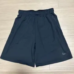 ほぼ未使用 ナイキ トレーニング ハーフパンツ Mサイズ ワンポイント