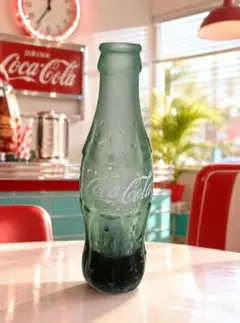 コカ・コーラ　変形瓶　昭和レトロ 曲線形状 ガラスボトル コカ・コーラ 変形瓶 昭和レトロ 曲線形状 ガラスボトル - メルカリ