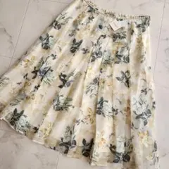 タグ付き未使用✨ハーモニカ　花柄　フレアスカート　プリーツのサムネイル