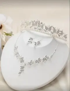 【ブライダルアクセサリーセット 】ティアラ ネックレス ピアス