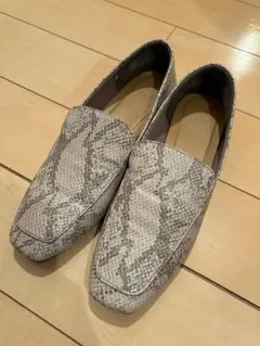 ヘビ柄 グレー系 シューズ Lサイズ
