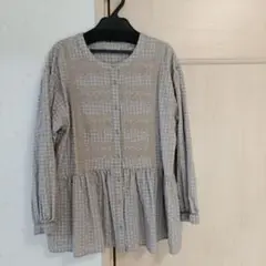 グレー系チェック柄長袖ブラウス